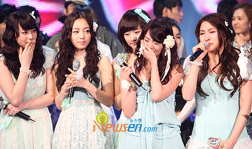 Group KARA had their goodbye stage on KBS Music Bank on 10th April 