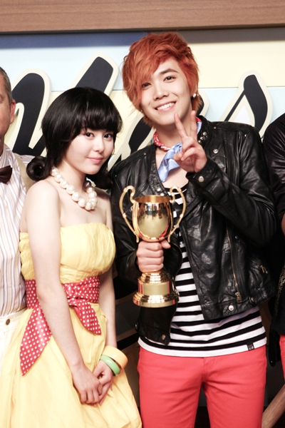 And this is a photo of Choi Ara and Lee HongKi they were the main 