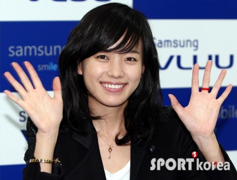 [27.12] Han Hyo Joo à une conférence Samsung Hhj_261209_g