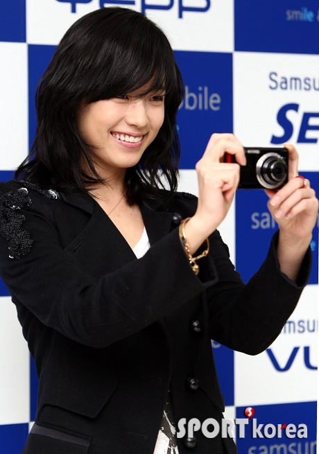 [27.12] Han Hyo Joo à une conférence Samsung Hhj_261209_h