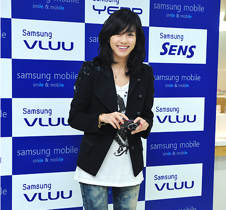 [27.12] Han Hyo Joo à une conférence Samsung Hhj_261209_top
