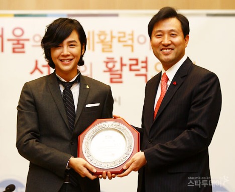 [100121][K][NEWS] Seoul's GoodWill Botschafter: Jang Geun Suk Jgs_210110_a