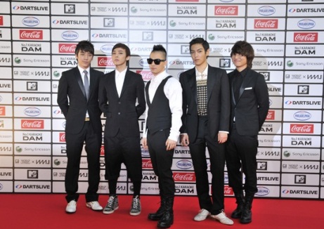 BIG BANG barrio con los premios en MTV Video Music Awards Japan 2010 331q1dj