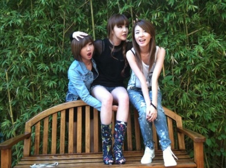 Sandara Park reveals photos of 2NE1 taken in LA! 2668733