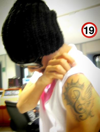 Se7en revealed the hidden tattoo he had on his left arm during the SBS radio 