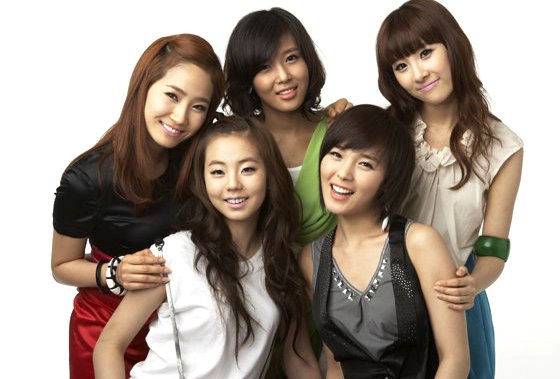 Sunmi reunites with Wonder Girls' Sunye to perform 'Gashina